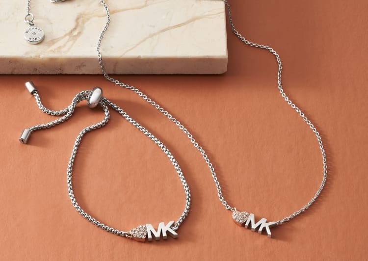 Bijoux ton argent et accessoire chez Watch Station