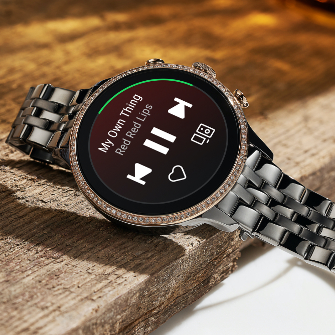 Gen 6 Smartwatch beim Tracken der Fitness-Statistiken. Gen 6 Smartwatch beim Tracken der Fitness-Statistiken.