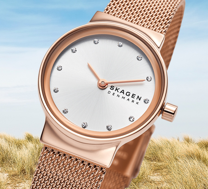 Montre pour femmes Freya de Skagen en mailles d’acier inoxydable ton or rose.
